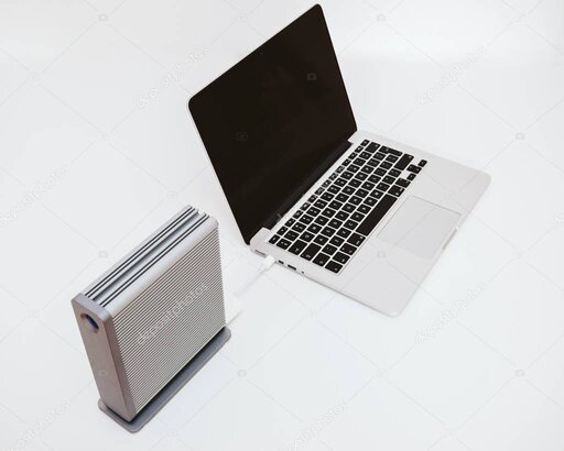 Backup dei dati aziendali su hard disk esterno e cloud